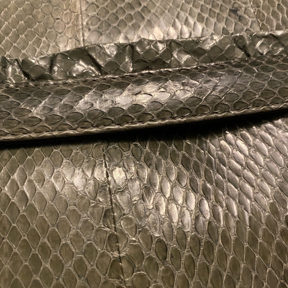 Vintage Magnum snakeskin clutch. Never worn. - Picture 3 of 4